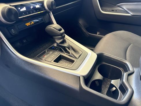 Used 2019 Toyota RAV4 LE image 18