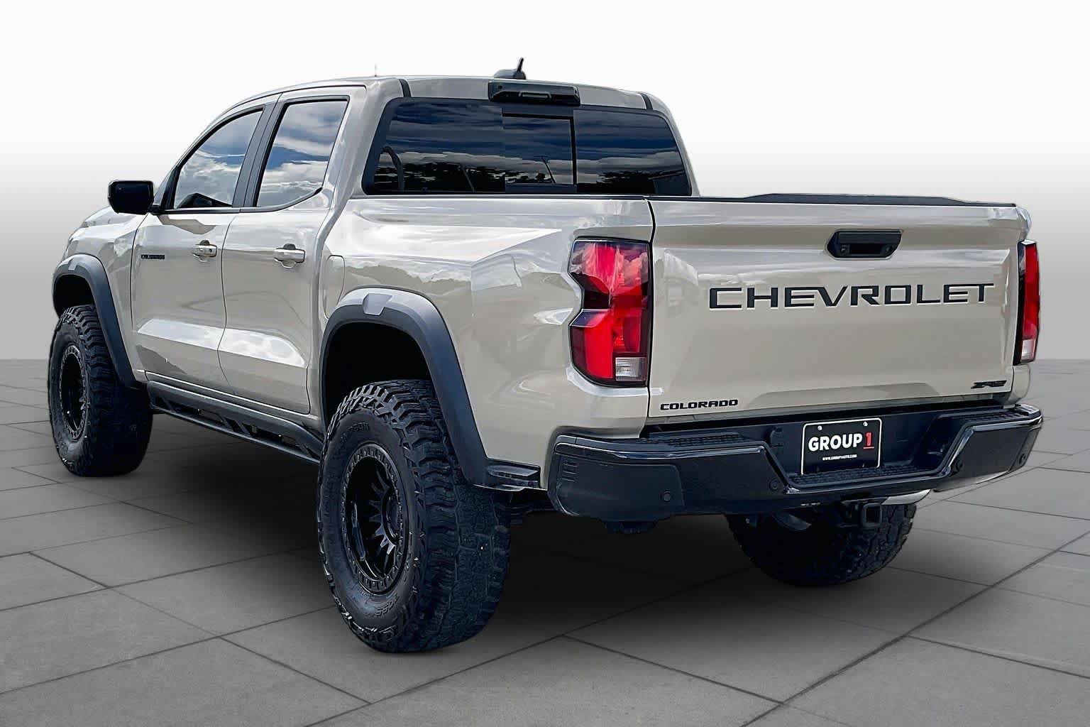 Used 2024 Chevrolet Colorado ZR2 w/ Technology Package AWD/4WD image 11