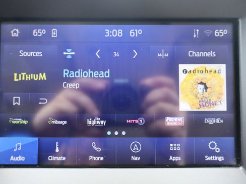 Used 2020 Ford Edge Titanium w/ Equipment Group 301A AWD/4WD image 19