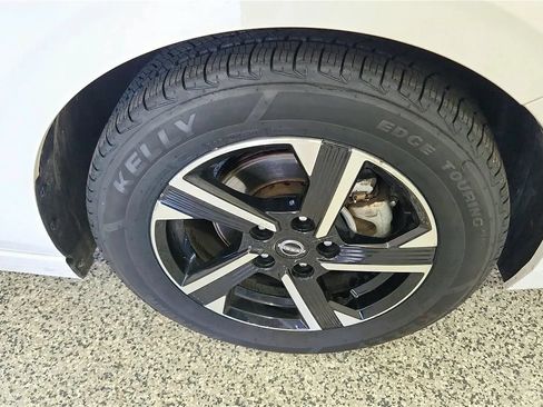 Used 2024 Nissan Sentra SV FWD image 13