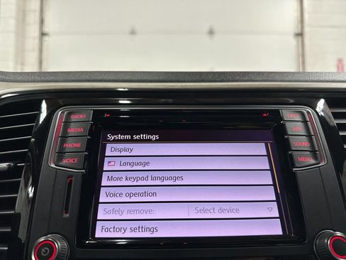 Used 2018 Volkswagen Beetle 2.0T Coast w/ Coast Lighting Package FWD image 31