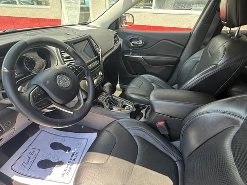 Used 2019 Jeep Cherokee Limited FWD image 9
