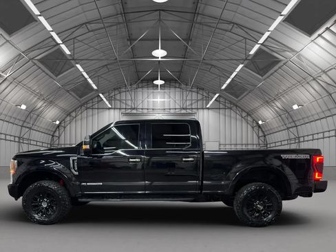 Used 2022 Ford F250 Platinum w/ Tremor Off-Road Package AWD/4WD image 2