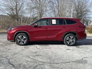 Used 2023 Toyota Highlander XLE video 2