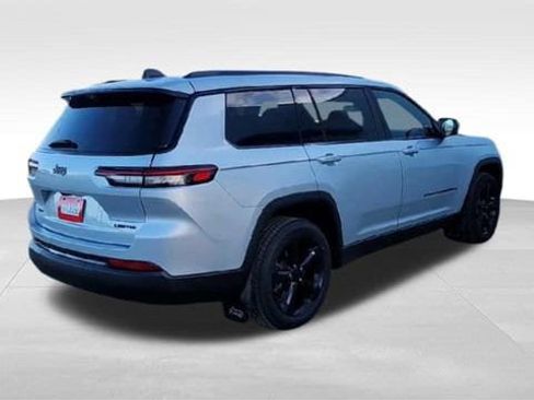 Used 2023 Jeep Grand Cherokee L Limited w/ Luxury Tech Group II image 8