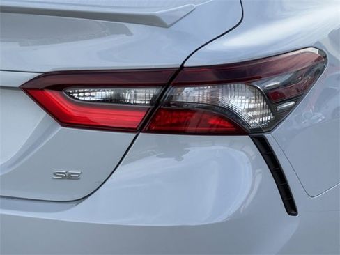 Used 2024 Toyota Camry SE image 6
