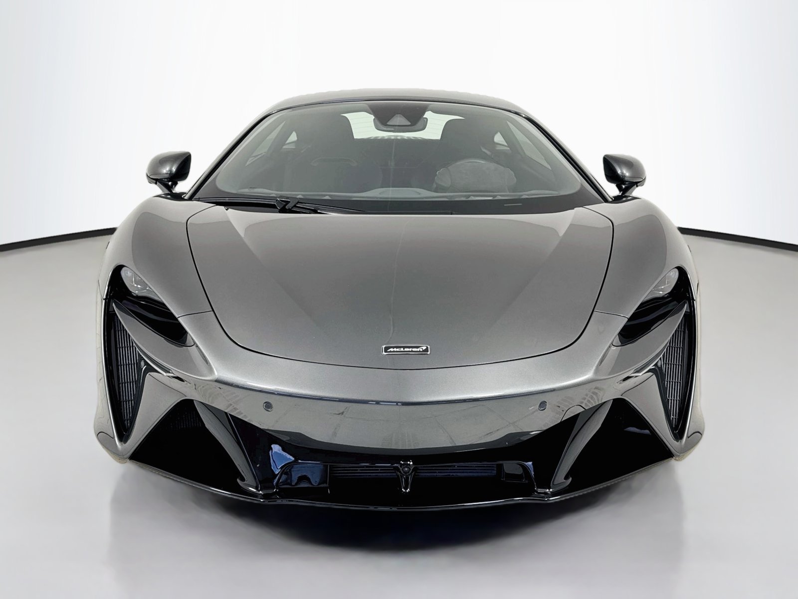 Used 2023 McLaren Artura RWD image 2