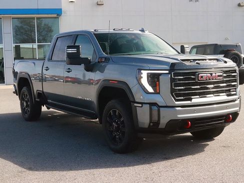 Used 2024 GMC Sierra 2500 AT4 w/ AT4 Premium Plus Package image 3