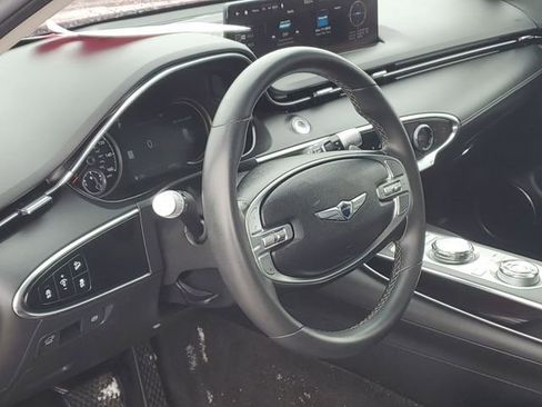 Used 2025 Genesis GV70 2.5T image 8