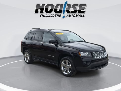 Used 2017 Jeep Compass Latitude AWD/4WD image 2