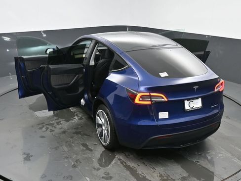 Used 2020 Tesla Model Y Long Range image 60