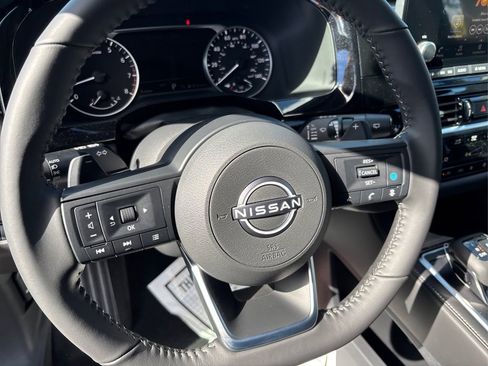 New 2025 Nissan Pathfinder SV w/ Black Appearance Package image 24