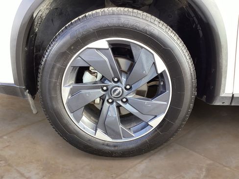 Used 2024 Nissan Rogue SV image 32