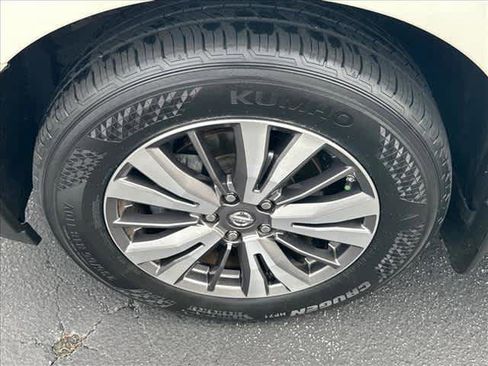 Used 2017 Nissan Pathfinder SV FWD image 25