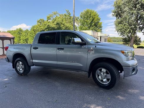 Used 2010 Toyota Tundra 4x4 CrewMax image 8