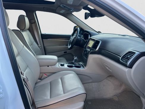 Used 2018 Jeep Grand Cherokee Overland image 15