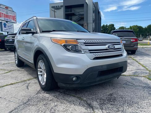 Used 2014 Ford Explorer XLT w/ Equipment Group 202A FWD image 2