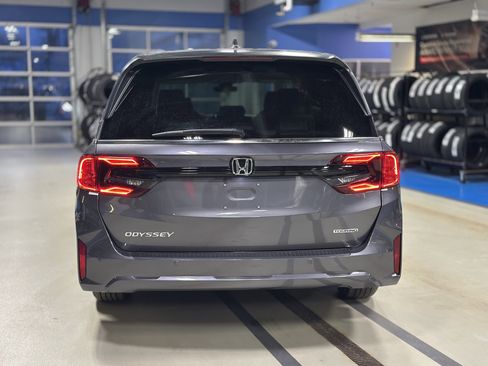 New 2026 Honda Odyssey Touring image 5