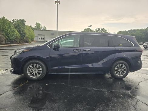 Used 2024 Toyota Sienna XLE FWD image 4