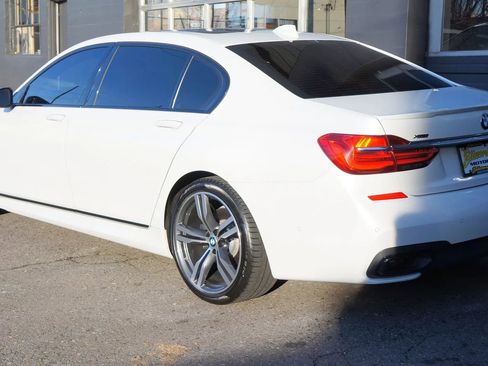 Used 2016 BMW 750i xDrive 750i xDrive Sedan 4D image 3