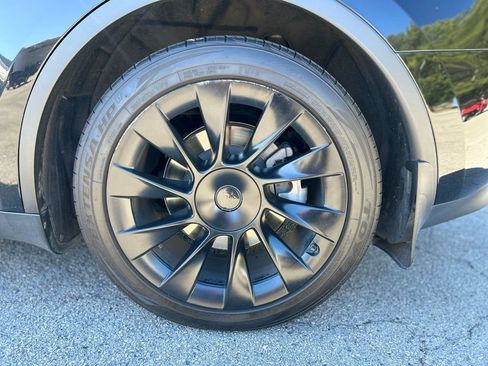 Used 2023 Tesla Model Y Long Range AWD/4WD image 17