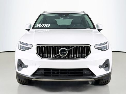 Used 2025 Volvo XC40 B5 Plus AWD/4WD image 2
