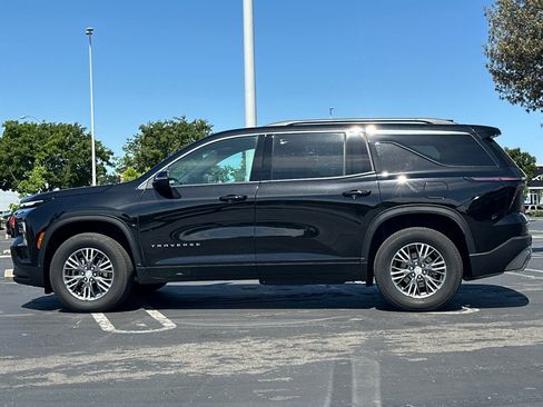 Used 2025 Chevrolet Traverse LT AWD/4WD image 7