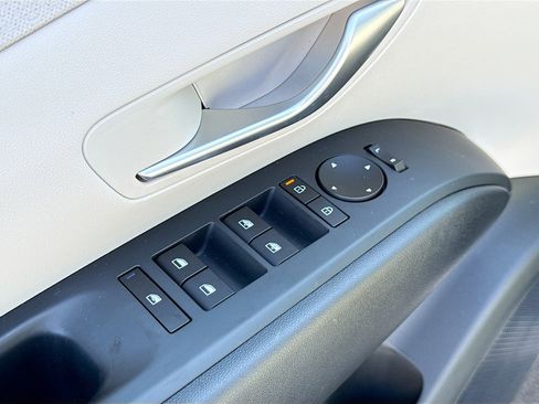 Certified 2025 Hyundai Tucson SEL image 9