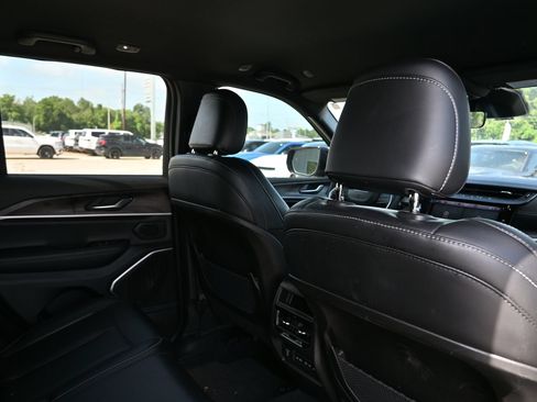 Used 2026 Jeep Grand Cherokee Limited AWD/4WD image 26