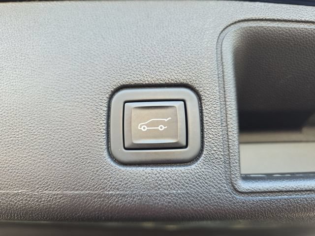 Used 2024 GMC Terrain SLT AWD/4WD image 14