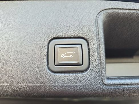 Used 2024 GMC Terrain SLT AWD/4WD image 14