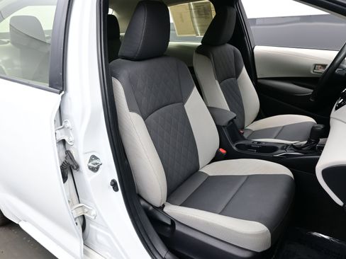 Used 2025 Toyota Corolla LE image 13