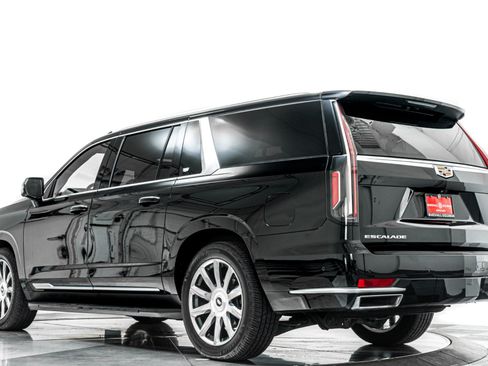 Used 2023 Cadillac Escalade ESV Premium Luxury Platinum AWD/4WD image 36