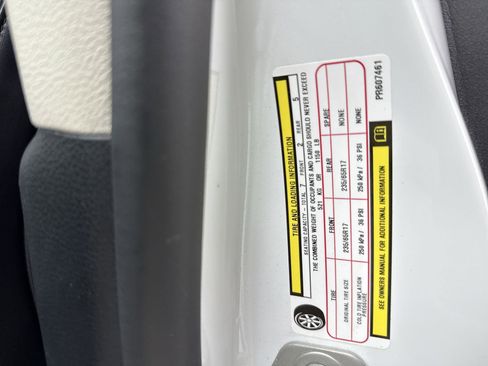 Used 2023 Chrysler Pacifica Touring-L image 46