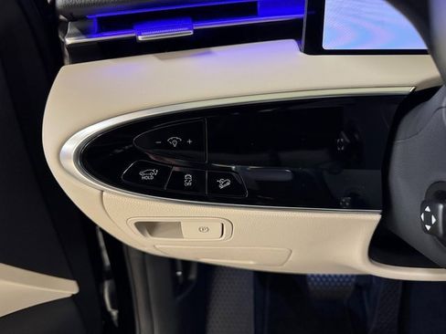 Used 2026 Genesis GV70 2.5T Select image 11