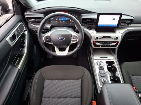 Certified 2024 Ford Explorer XLT w/ Class IV Trailer Tow Package image 12