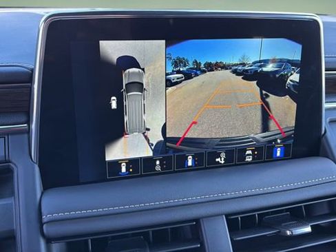 Used 2024 Chevrolet Suburban Premier image 27