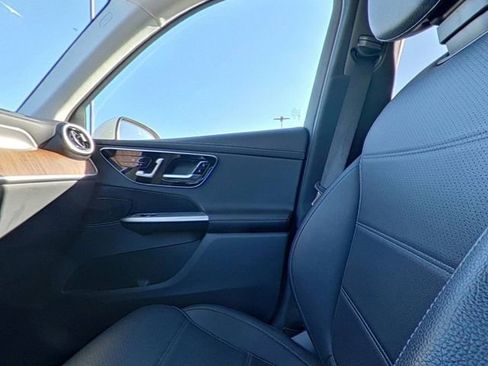 Used 2024 Mercedes-Benz GLC 300 GLC 300 image 25