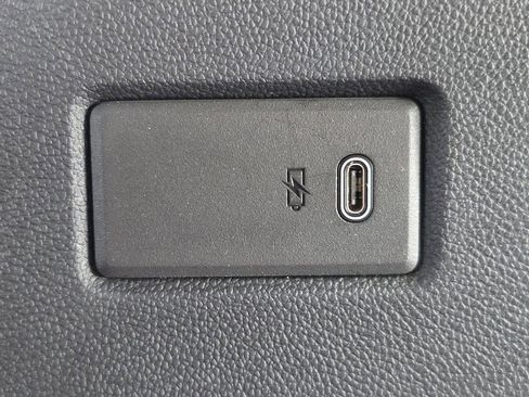 Used 2025 Chevrolet Tahoe Z71 AWD/4WD image 17