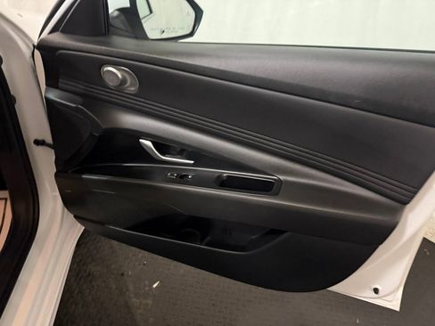 Certified 2023 Hyundai Elantra Limited image 28