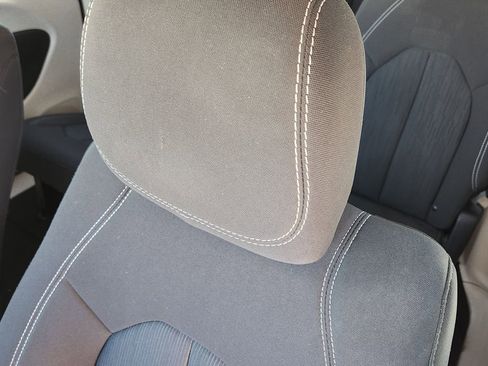 Used 2023 Chrysler Voyager LX image 5