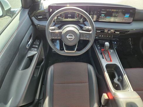Certified 2025 Nissan Kicks SR FWD image 13