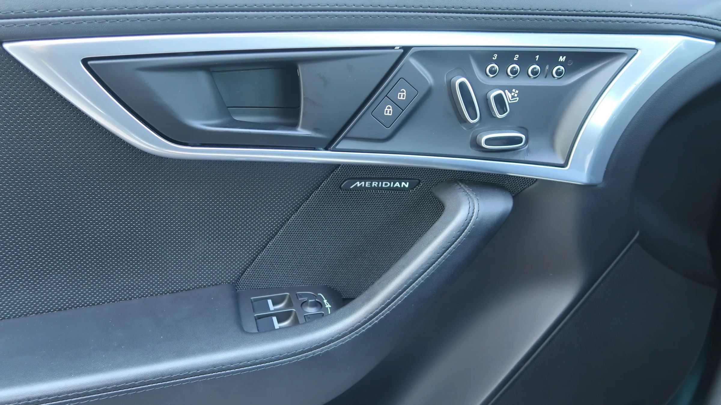 Used 2021 Jaguar F-TYPE R-Dynamic AWD/4WD image 22