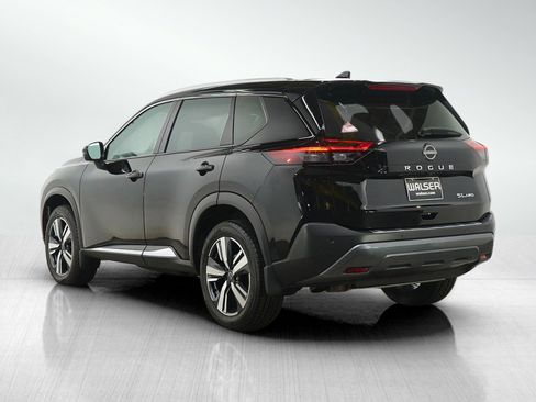 Used 2023 Nissan Rogue SL image 3