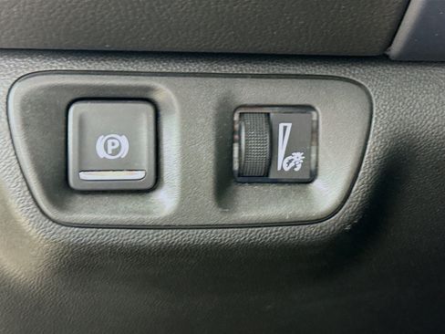 Used 2023 GMC Acadia SLE w/ Driver Convenience Package FWD image 9