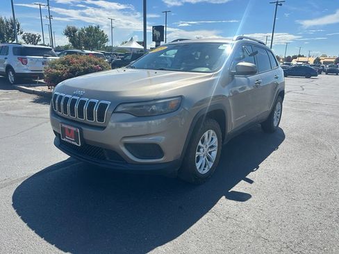 Used 2020 Jeep Cherokee Latitude AWD/4WD image 3
