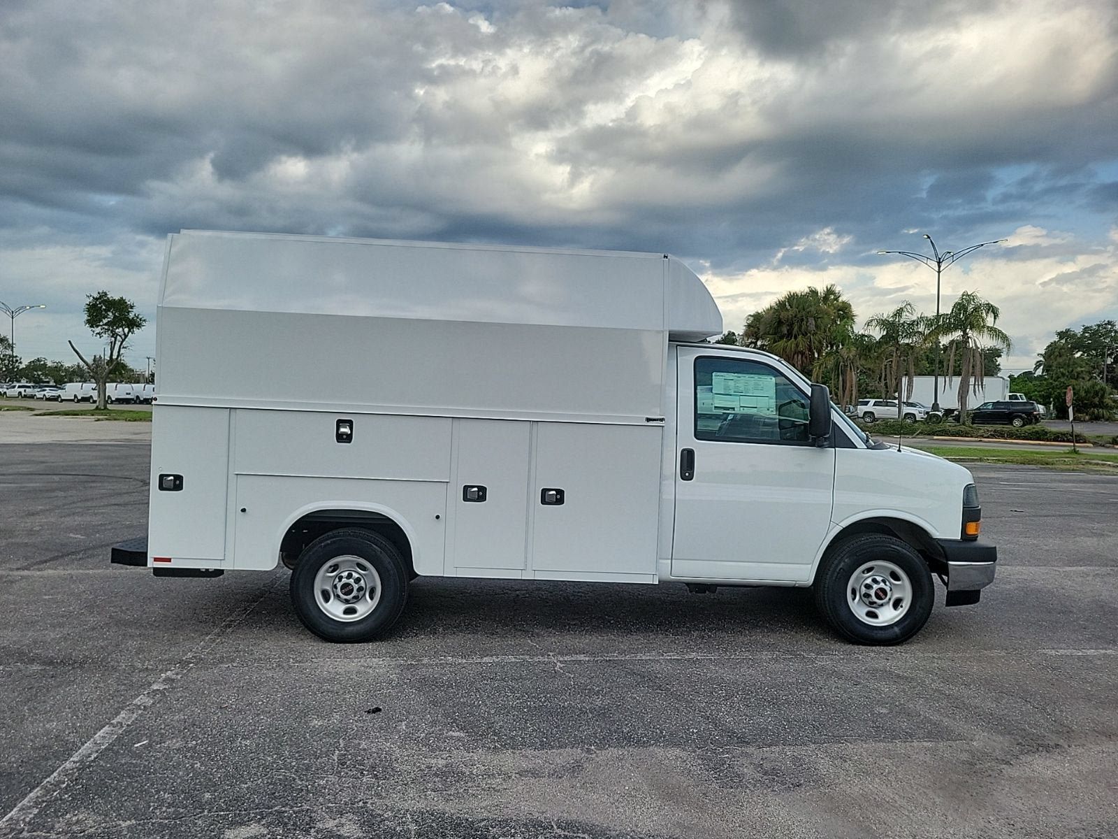 New 2025 GMC Savana 3500 w/ Power Convenience Package RWD image 4