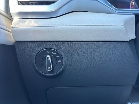 Used 2025 Volkswagen Taos SE image 22