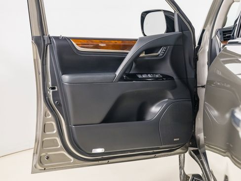 Used 2020 Lexus LX 570 4WD w/ Luxury Package image 15