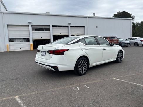 Used 2025 Nissan Altima 2.5 SV FWD image 8